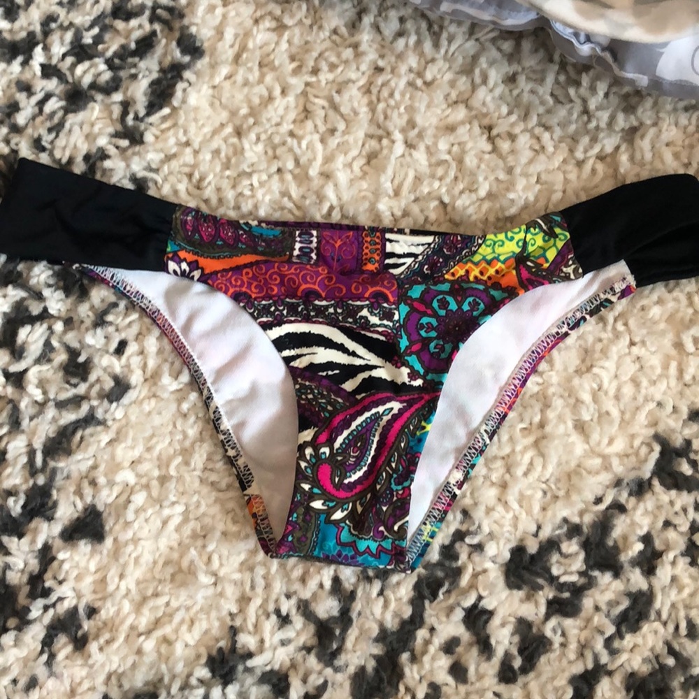 Multicolor swimsuit bottoms